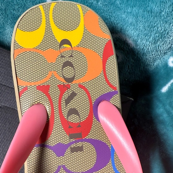 *BRAND NEW* COACH LYNN Flip Flop Signature Collection Sandals - Picture 9 of 10